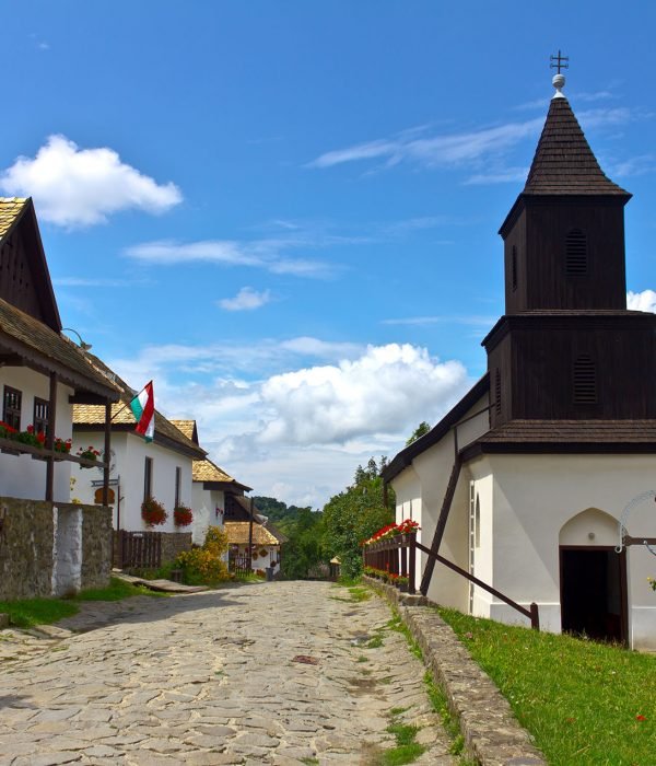 Private Full-Day Tour in Gödöllő Sisi Castle and Hollókő