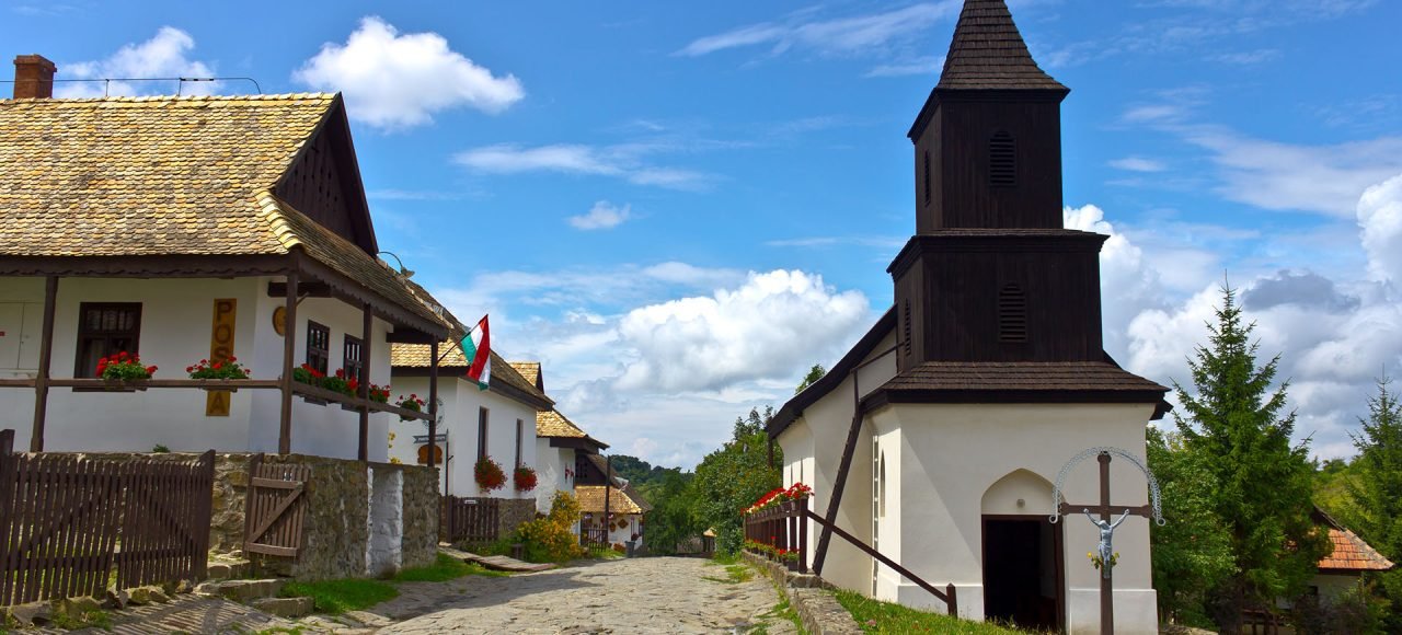 Private Full-Day Tour in Gödöllő Sisi Castle and Hollókő